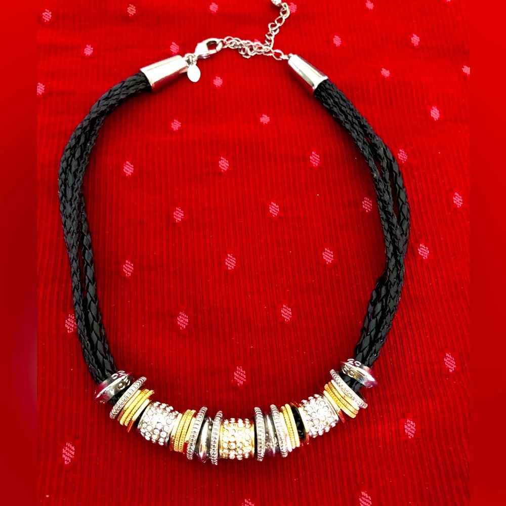 Elegant Black and Gold Necklace